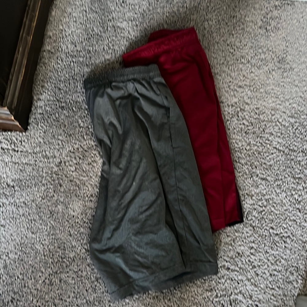 Two pair Men’s athletic shorts with pockets men’s medium